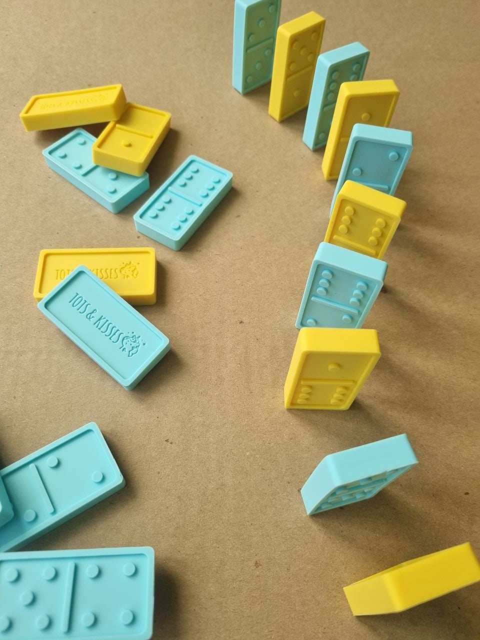 Tots & Kisses Sili Domino Set