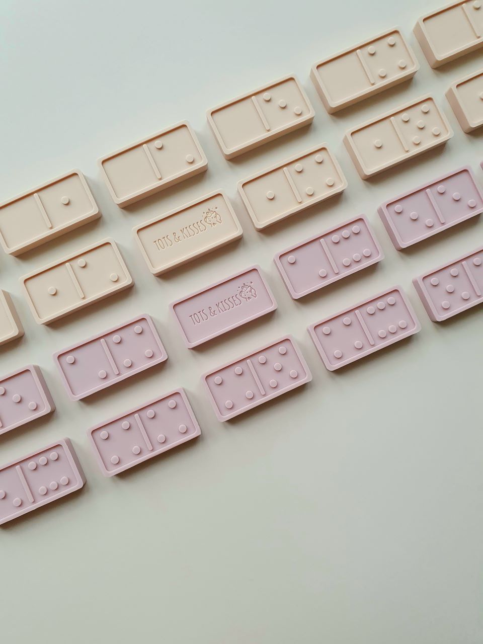 Tots & Kisses Sili Domino Set